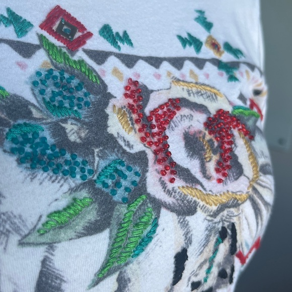 Double D Ranch Floral Cow Skull Embroidered and Beaded Graphic Tee Size Small - Picture 3 of 10